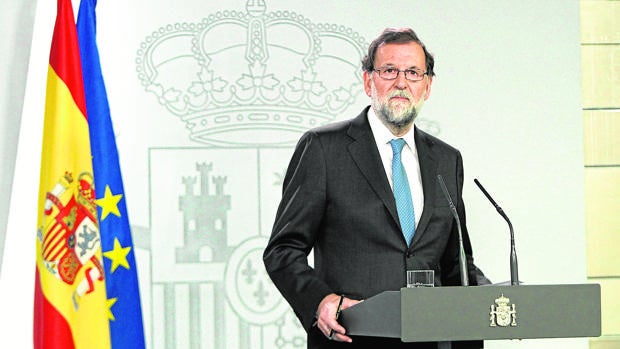 Rajoy fulmina a Puigdemont y todo su Gobierno y convoca elecciones el 21 de diciembre