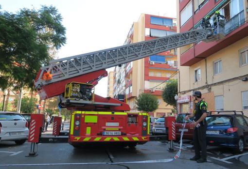 Los Bomberos en los trabajos de extinción