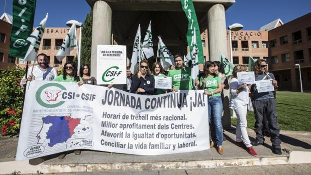 Más de un millar de docentes interinos llevan uno o dos meses sin cobrar