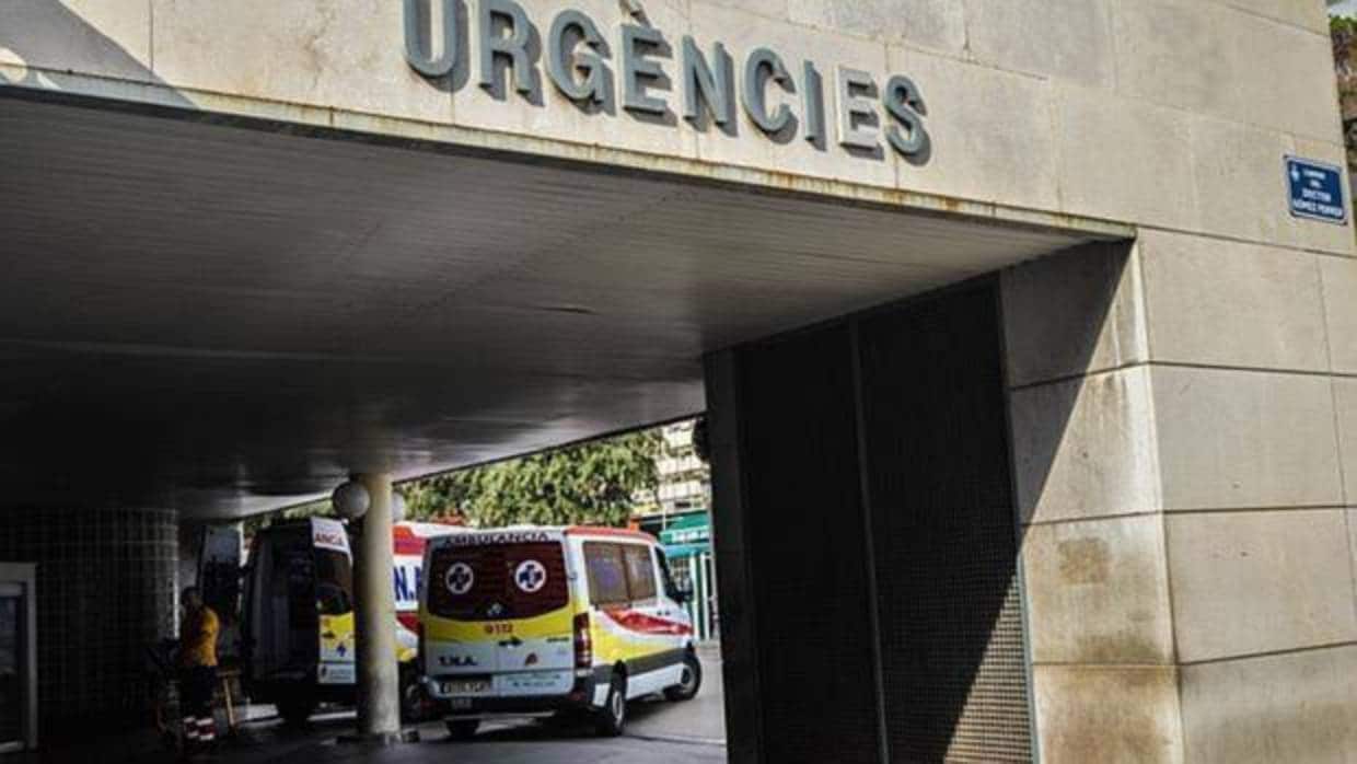 Imagen de archivo del acceso a urgencias del hospital Clínico de Valencia