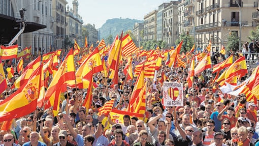 La manifestación convocada por Sociedad Civil Catalana superó las expectativas