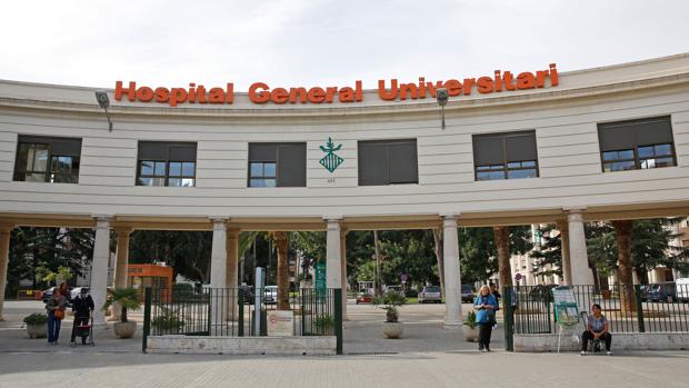 Un hombre propina una paliza en plena calle en Valencia y la arrastra por el suelo de los pelos