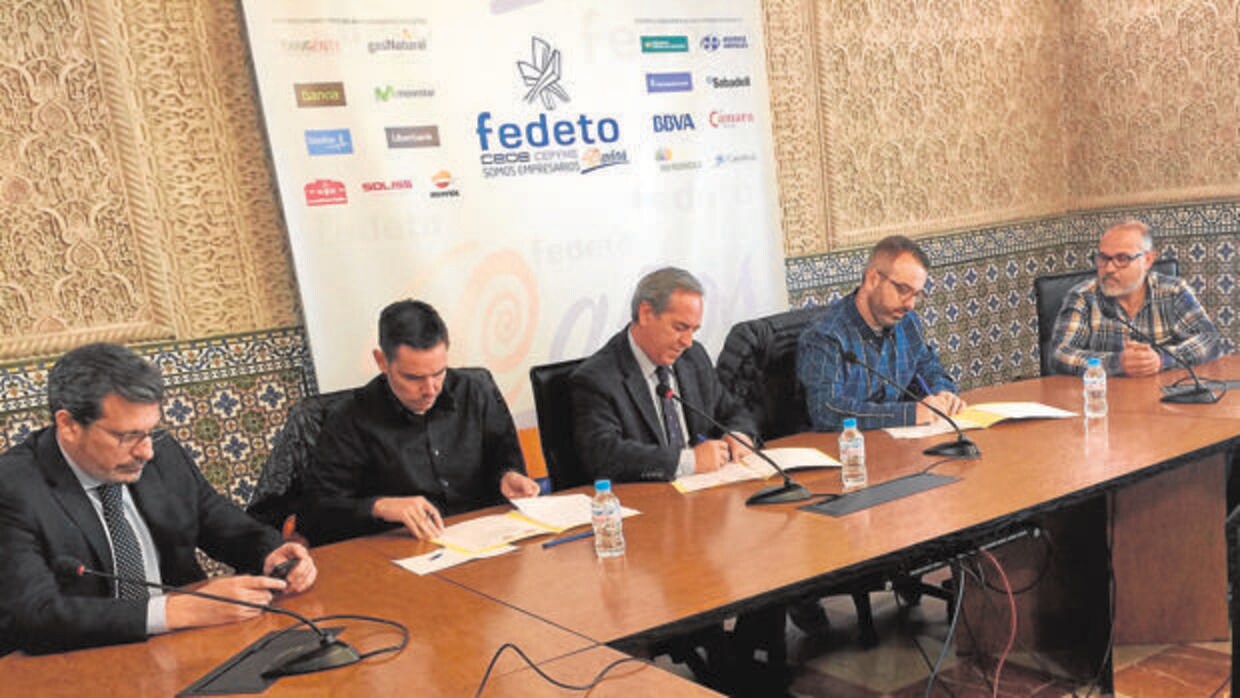 Fedeto, UGT y Comisiones Obreras firmaron ayer el acuerdo al favor del ferrocarril convencional