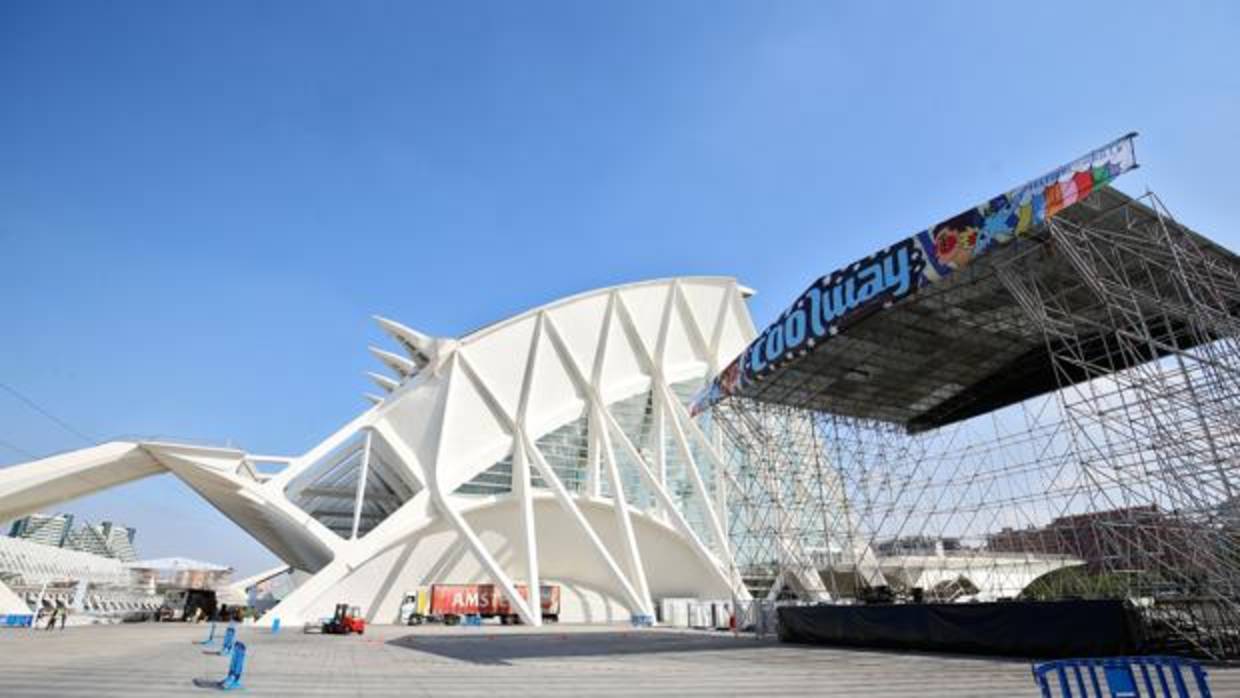 Imagen de los preparativos del escenario del Festival de les Arts de la última edición