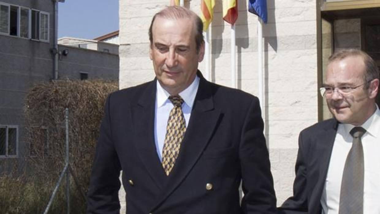 Francis Franco, junto a su abogado, en una de las comparecencias en los juzgados de Calamocha (Teruel)
