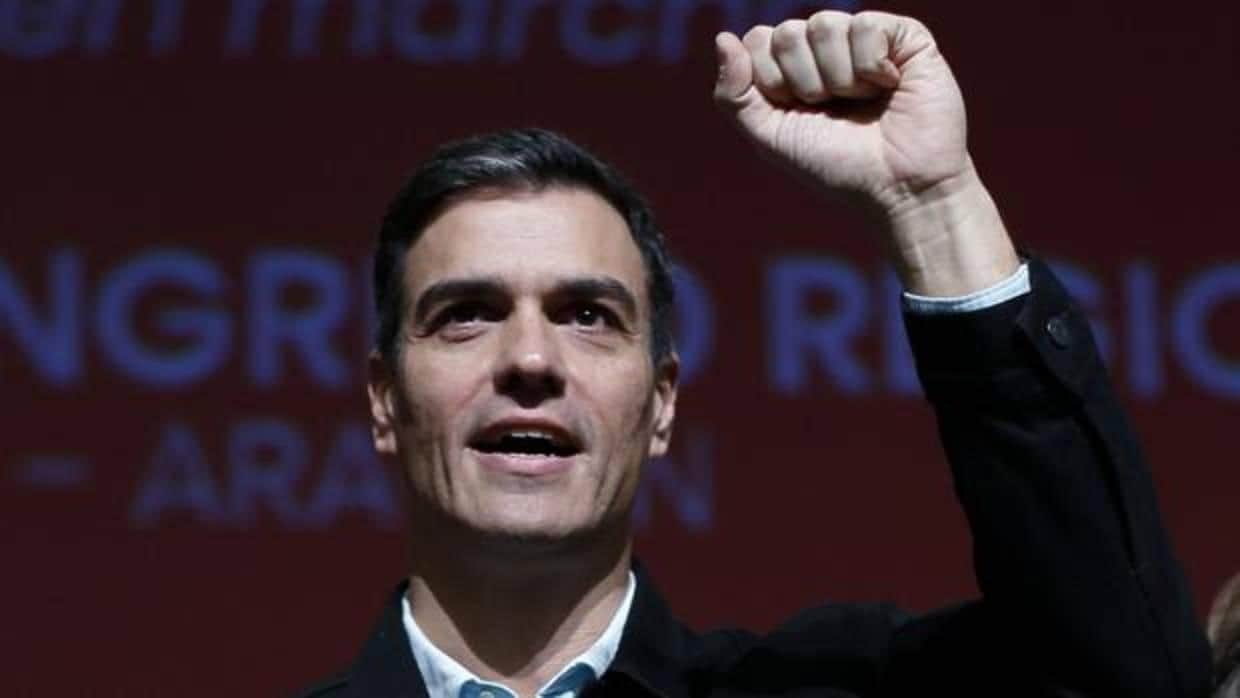 Pedro Sánchez, puño en alto durante el congreso del PSOE aragonés celebrado el pasado fin de semana