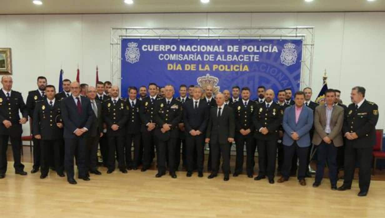 Condecorados cinco policías nacionales en Albacete