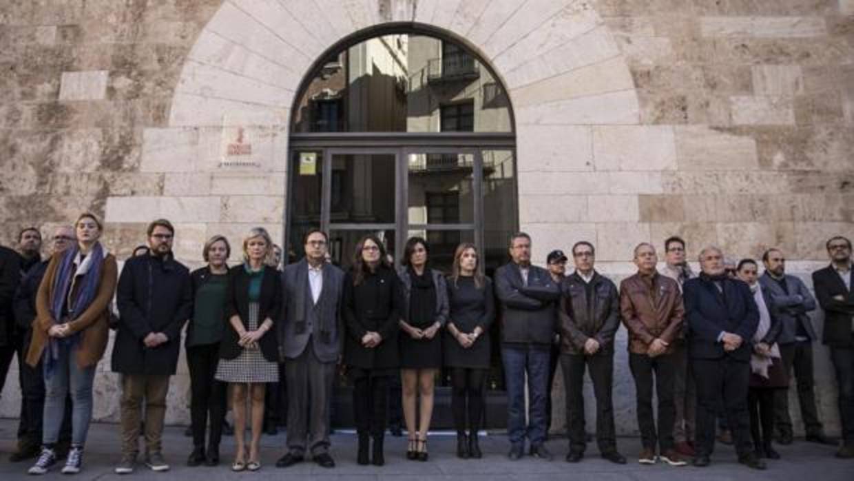 Minuto de silencio en el Palua de la Generalitat Valenciana por el crimen de Elda, este viernes