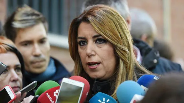 Susana Díaz: «El PSOE está donde tiene que estar. Tiene que mantener su defensa del Estado de Derecho»