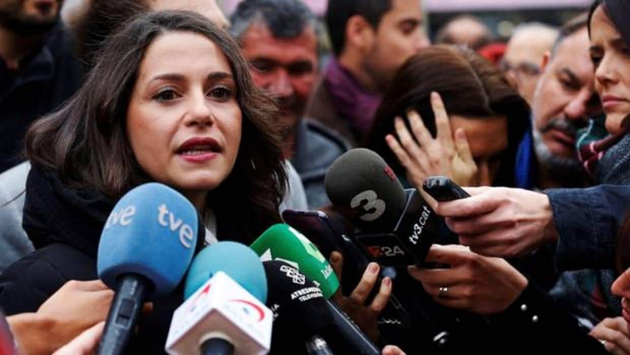 Inés Arrimadas ironiza con la valentía de los nacionalistas frente al juez