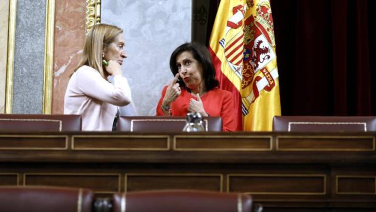 La presidenta del Congreso, Ana Pastor, y la portavoz del PSOE en el Congreso, Margarita Robles, en una imagen reciente