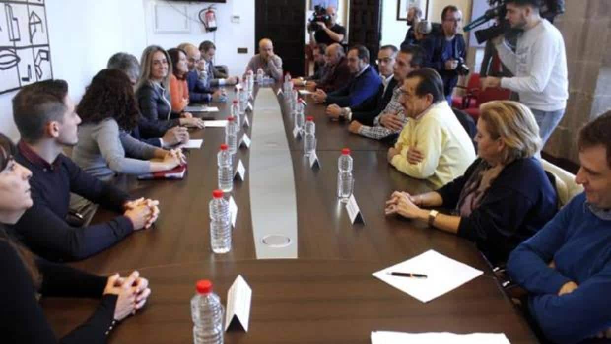 La alcaldesa de Toledo se ha reunido este martes con los alcaldes de la Mancomunidad Cabeza del Torcón