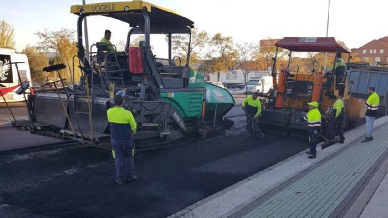 Obras de asfaltado en la avenida de Francia