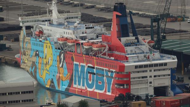 El barco Moby, conocido como Piolin, atracado en el puerto de Barcelona
