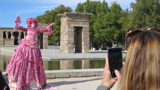 Los estatuas humanas llegan al Templo de Debod