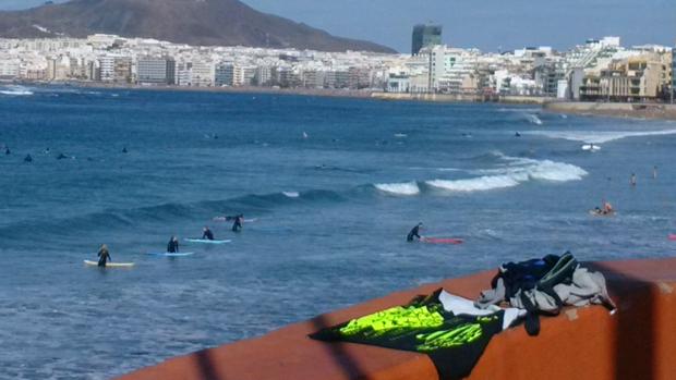 Tiempo de toallas al sol en Canarias