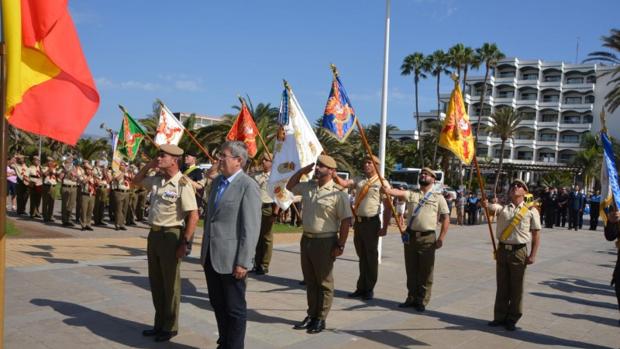 Emotivo homenaje en Maspalomas a los paracaidistas fallecidos