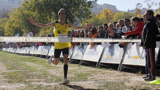 Ángel Ronco y Marta Silvestre ganan el Cross Nacional Espada Toledana