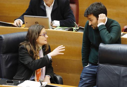 Mónica Oltra y Vicent Marzà, en las Cortes Valencianas este miércoles