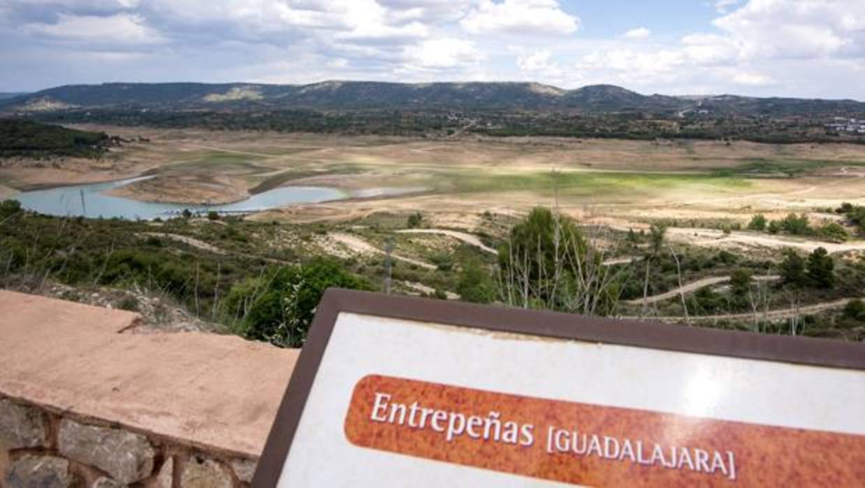 Pantano de Entrepeñas este verano