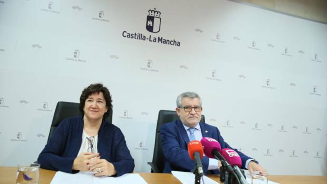 Fepeto, acompañado por la viceconsejera de Educación, Universidades e Investigación, María Dolores López Sanz