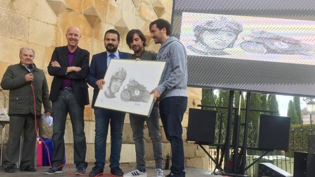 La familia motera rinde homenaje a Ángel Nieto en Guadalajara