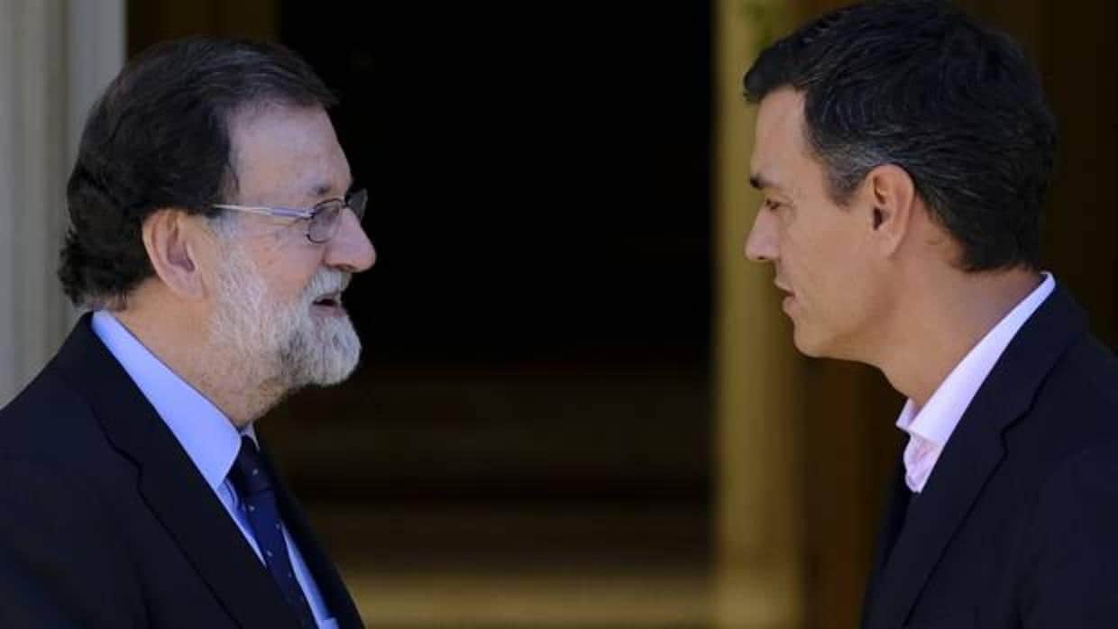 Mariano Rajoy y Pedro Sánchez, en una imagen de archivo. La financiación autonómica genera tensiones enternas en ambos partidos