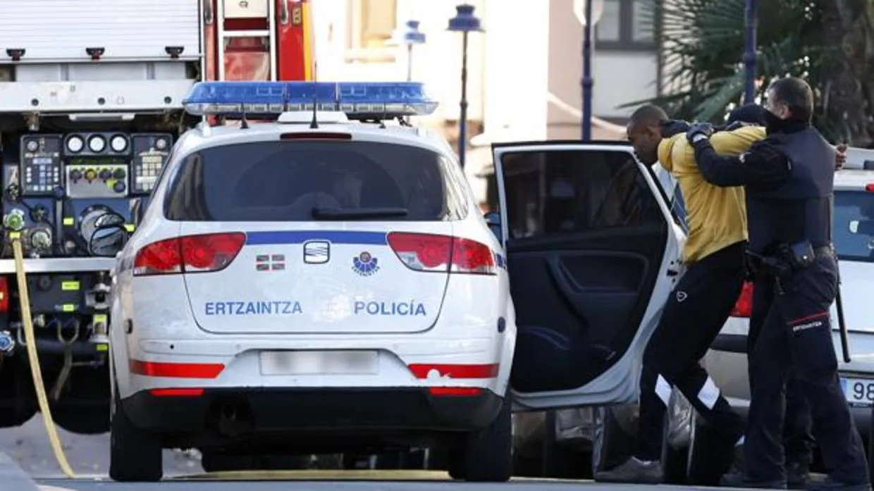 El Gobierno vasco ratifica el veto al arma para agentes de la Ertzaintza fuera de servicio