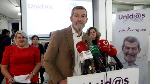 Podemos rebaja el tono: de los desplantes a Maza al «sentido pésame» a Romero de Tejada