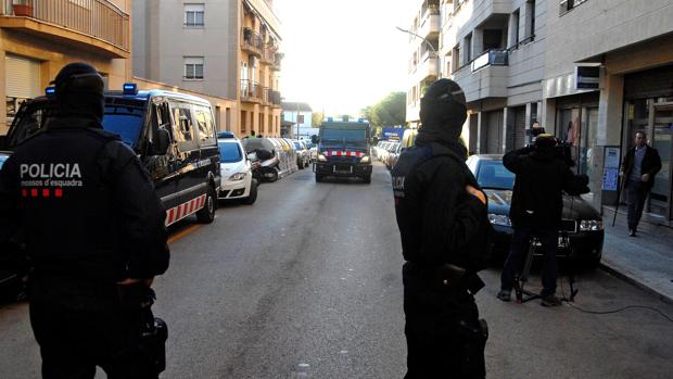 Dos detenidos en Sant Pere de Ribes por enaltecer el terrorismo yihadista