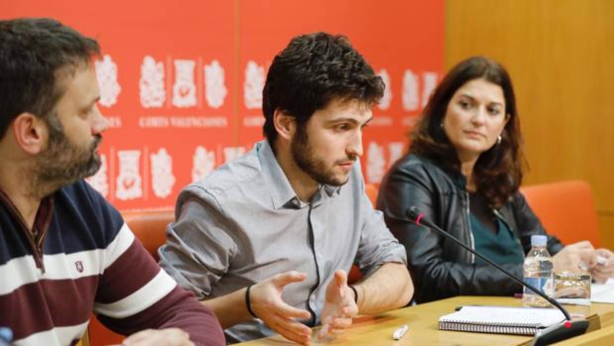 Antonio Estañ, junto a Fabiola Meco y César Jiménez este lunes en las Cortes