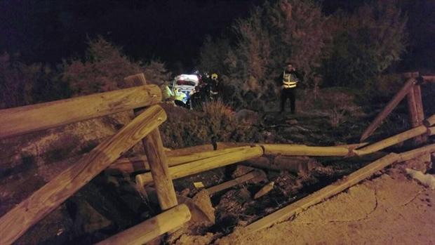 Rescatan a un conductor tras caer a un rodadero cercano al Tajo