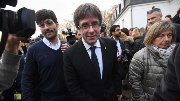 Puigdemont pasa de defender un mensaje eurófobo a uno europeísta en solo 24 horas