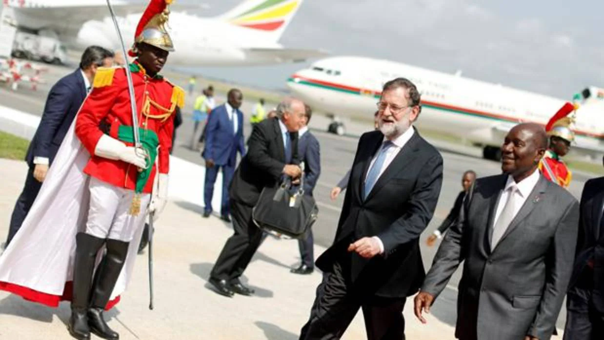 El presidente del Gobierno, Mariano Rajoy, a su llegada a Abiyán