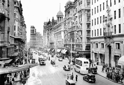 La Gran Vía, en la década de los 40