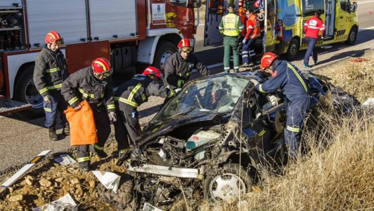 El conductor de un turismo ha resultado herido a primera hora de la mañana tras colisionar con un camión en la A-62 en Burgos