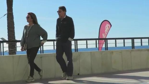 Ignacio González disfruta del puente en Marbella