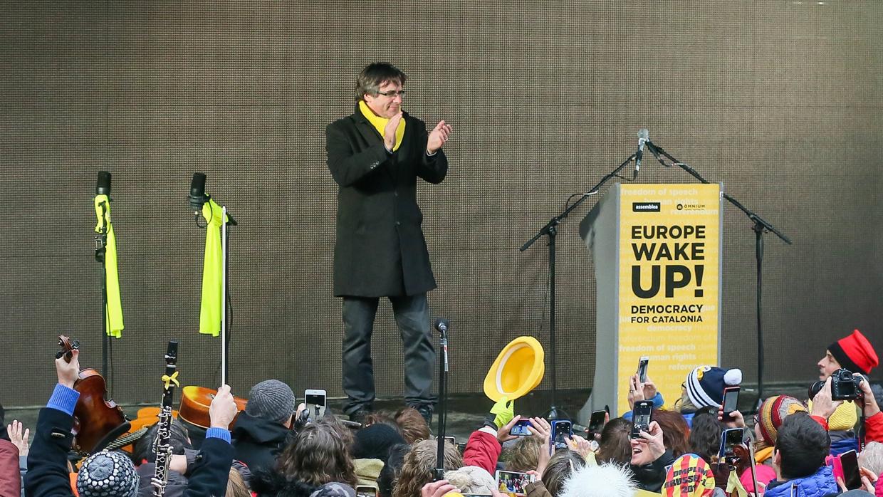 Carles Puigdemont, en la manifestación en Bruselas organizada por la ANC y Òmnium