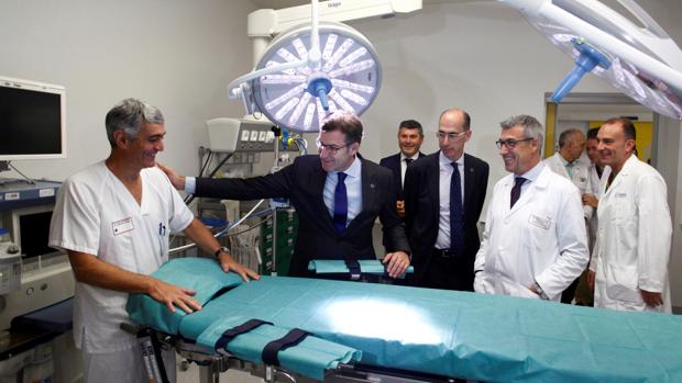 Almuíña garantiza que la nueva ley «blinda» los hospitales comarcales