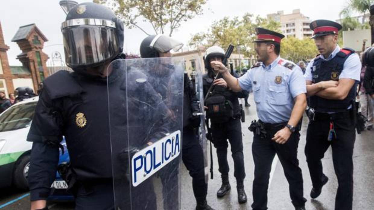 La Guardia Civil denuncia que los Mossos tras el 155  prestan «servicios de protección» a altos cargos