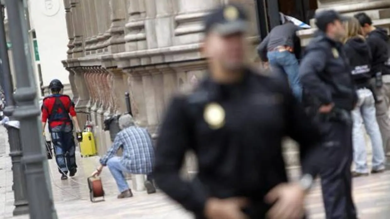 Imagen de archivo de unos agentes de la Policía Nacional tomada en Valencia
