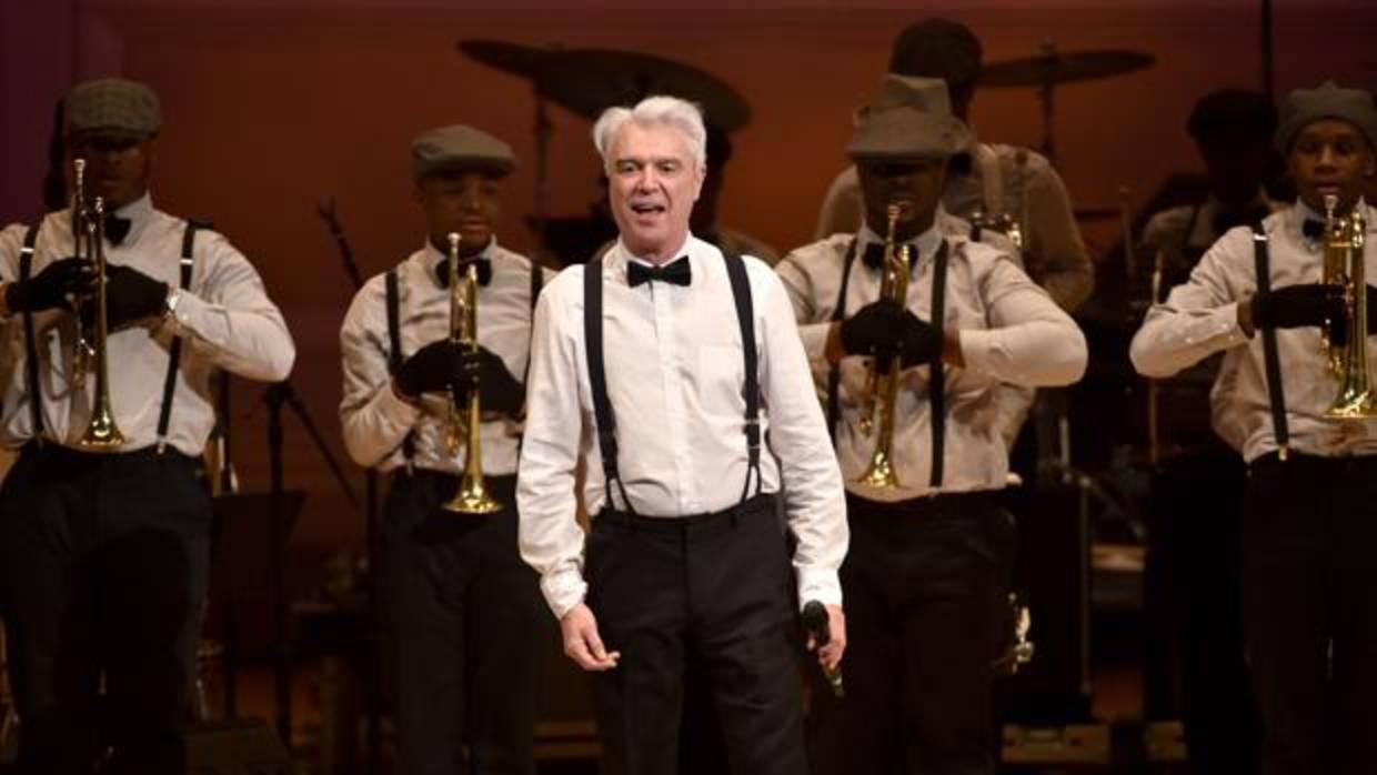 David Byrne, durante una actuación reciente