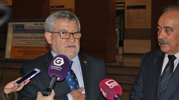 Junta y sindicatos aprobarán este jueves el pacto de interinos en Educación