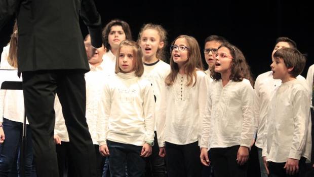 Los niños de la Escuela Municipal de Música abren la Navidad en el Rojas