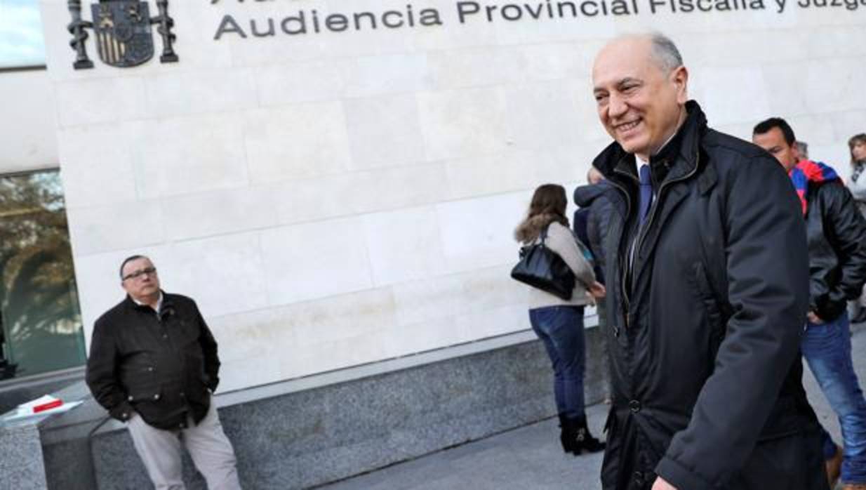 Imagen de Enrique Crespo a su llegada a la Ciudad de la Justicia de Valencia