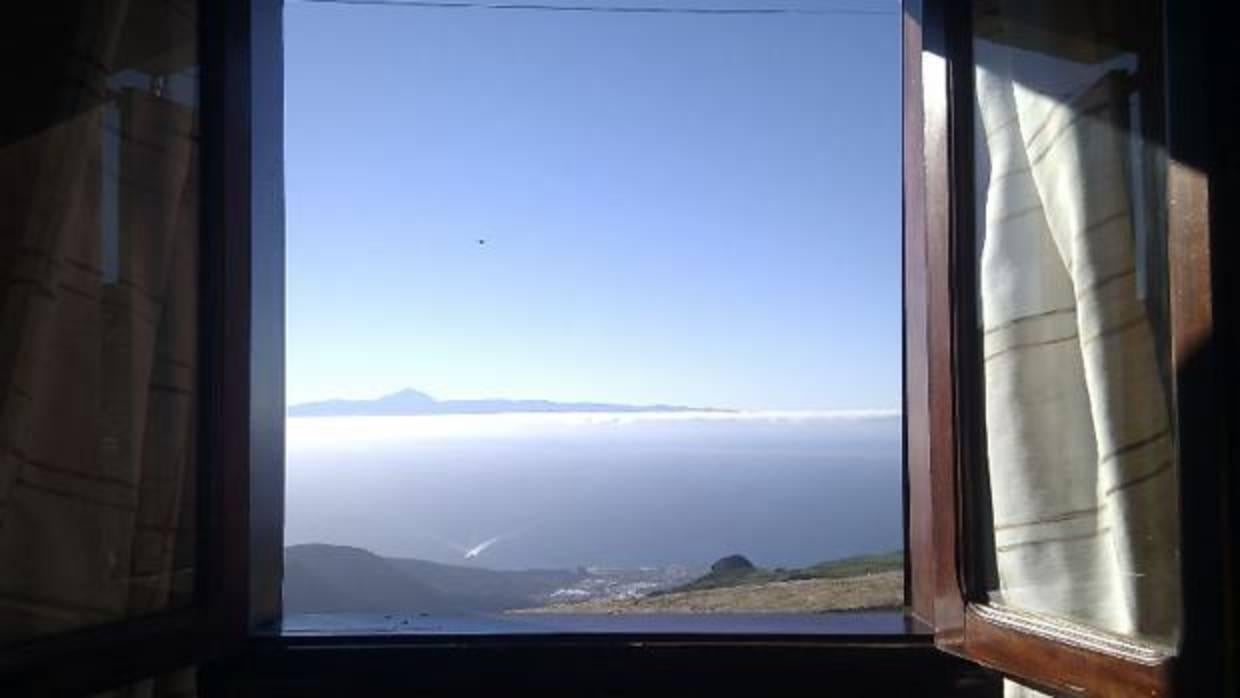 Tenerife desde una vivienda de Caideros, Gáldar, Gran Canaria