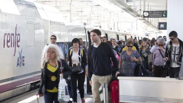 El AVE Madrid-Valencia ofrecerá wifi a bordo dentro de unos días