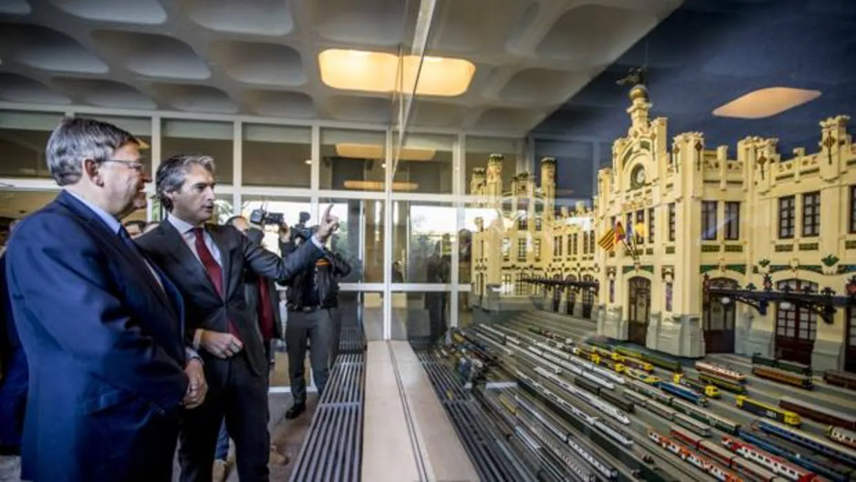 Imagen del ministro De la Serna y el presidente Puig tomada este lunes en Valencia