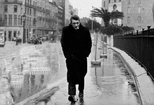 James Dean bajo la lluvia en Plaza Cataluña