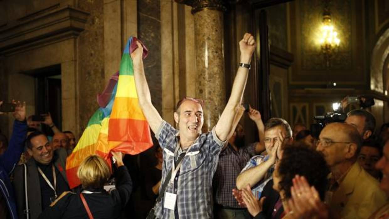 Aprobación en el Parlament de la ley contra la homofobia